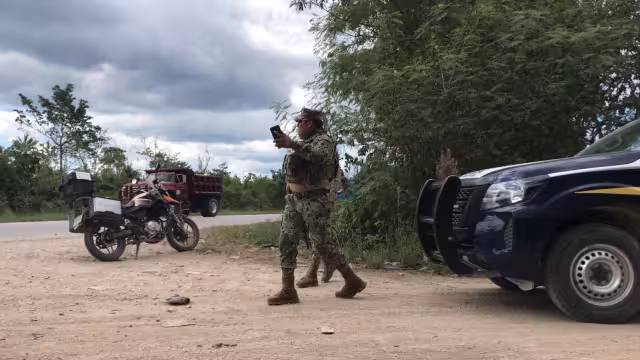 Los tripulantes de la motocicleta se dieron a la fuga