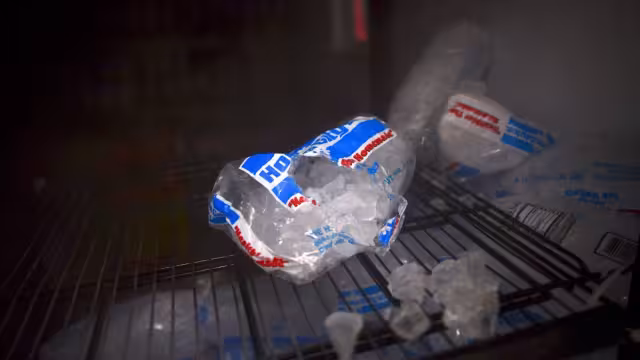 En diversas tiendas y autoservicios no hay bolsas de hielo o garrafones de agua