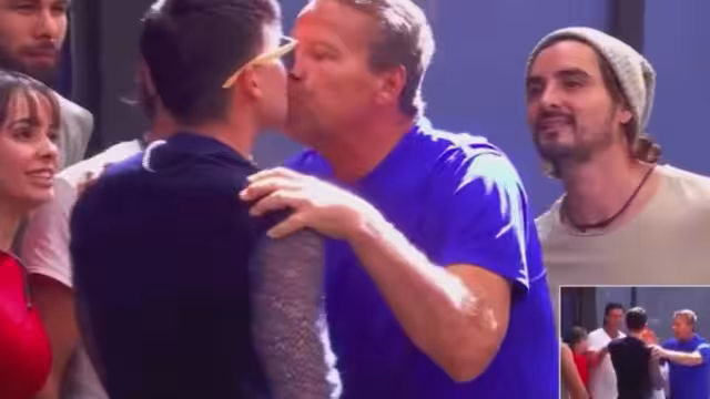 Alfredo Adame besa en la boca a 'La Divaza'