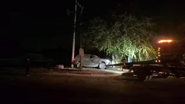 Percance nocturno deja daños y apagón en zona costera de Champotón