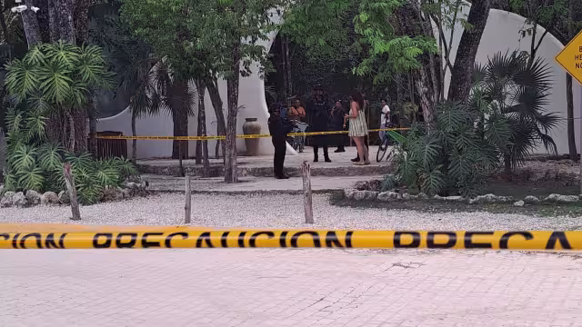 Agentes policiacos recabaron información de los hechos con algunos testigos.