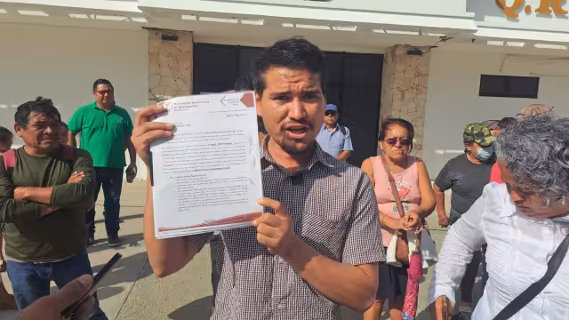 Integrantes del Movimiento Antorchista acudieron al Palacio Municipal de Tulum para entregar su pliego petitorio