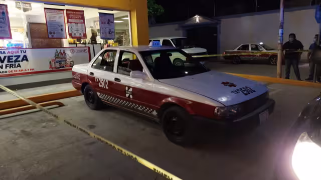 El conductor del taxi pensó que el hombre se había quedado dormido