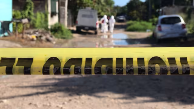 El occiso presenta un disparo de arma de fuego, sin embargo, las autoridades no han confirmado