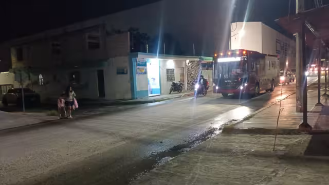 Paradero de Ko’ox en Antigua a Kalá, sin luz ni seguridad