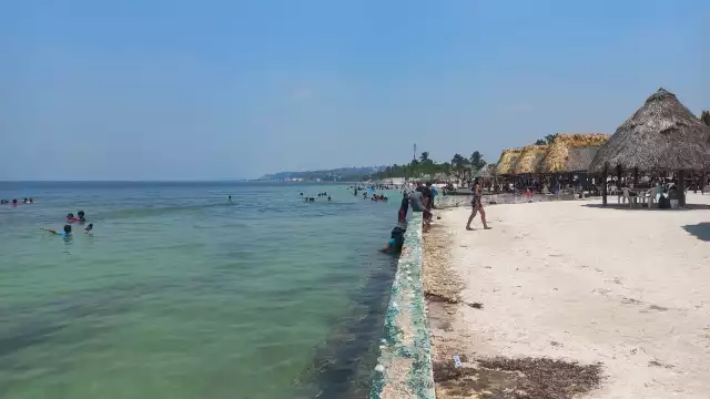 Playa Bonita de Campeche registra gran afluencia de personas