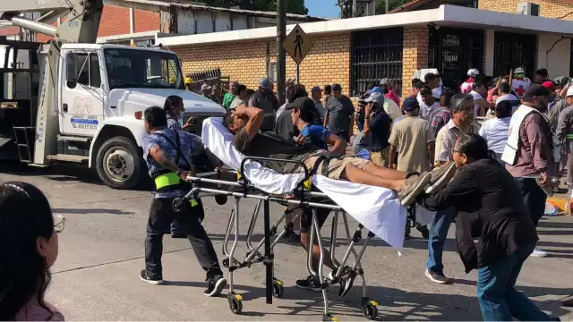 Continúan trabajos de rescate tras derrumbe de una iglesia en Ciudad Madero, Tamaulipas