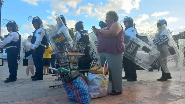 100 comerciantes ambulantes fueron desalojados del Centro Histórico de Campeche