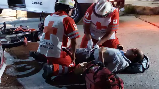 El hombre fue atendido por paramédicos de la Cruz Roja