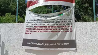 Desde el pasado miércoles en la tarde, varios profesores, prefectos e intendentes iniciaron la protesta