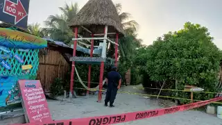 El incendio consumió casi en su totalidad los hoteles casa tortugas y Mawimbi