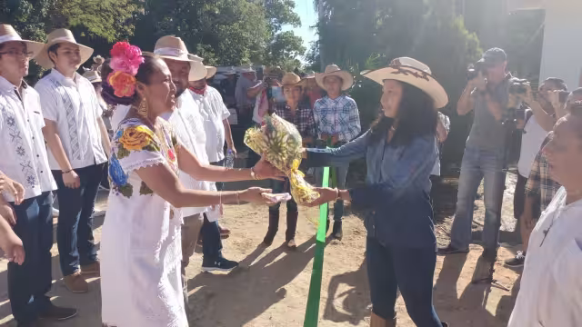 El recorrido fue por las casas de los organizadores de las corridas de toros, como recordatorio del compromiso que tienen con la fiesta