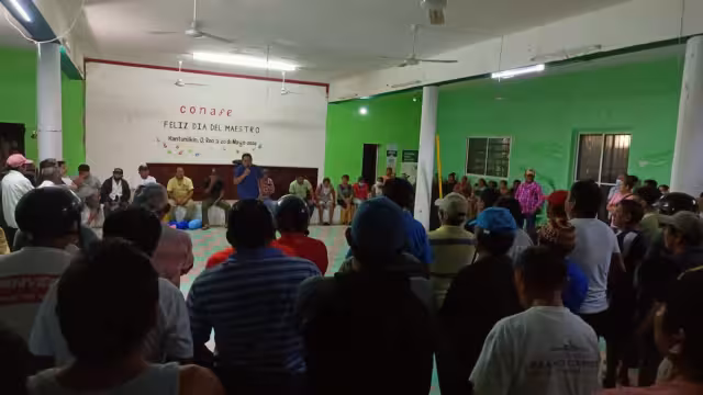 Ejidatarios de Lázaro Cárdenas dialogan sobre bloqueo que mantienen