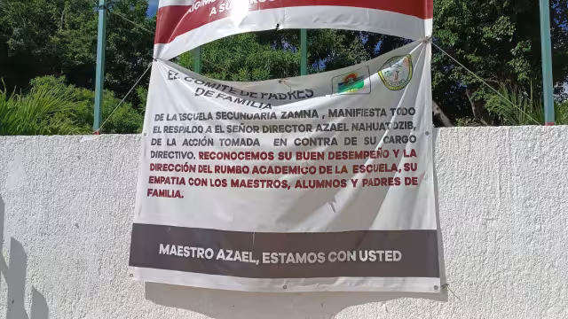 Desde el pasado miércoles en la tarde, varios profesores, prefectos e intendentes iniciaron la protesta
