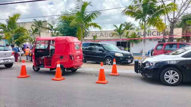 El conflicto entre el Ayuntamiento y la empresa de grúas paraliza los servicios de remoción de carros