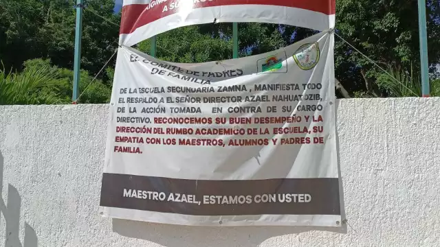 Desde el pasado miércoles en la tarde, varios profesores, prefectos e intendentes iniciaron la protesta