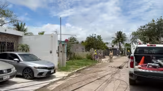 Poste reportado hace cinco años finalmente colapsa y deja sin luz a viviendas en Campeche