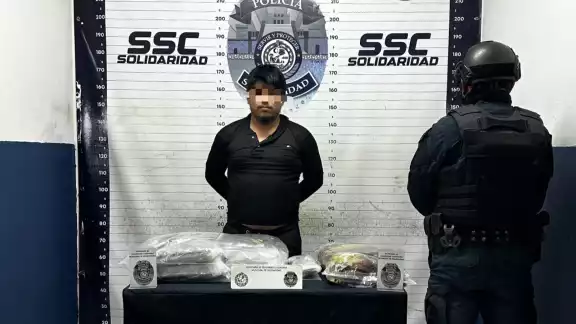 Heriberto “N”, de 22 años, fue detenido y puesto a disposición de la Fiscalía Especializada en Delitos Contra la Salud Heriberto “N”, de 22 años, fue detenido y puesto a disposición de la Fiscalía Especializada en Delitos Contra la Salud