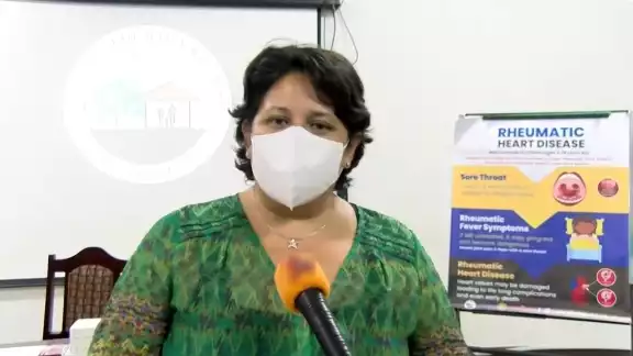 La Directora de Sanidad Pública de Belice colabora con personal de la Organización Mundial de la Salud sobre la prevención de la viruela del mono La Directora de Sanidad Pública de Belice colabora con personal de la Organización Mundial de la Salud sobre la prevención de la viruela del mono