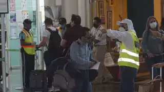 Los pasajeros se mostraron inconformes con los retrasos y desvíos de las aerolíneas