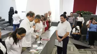 Ambos realizaron la entrega de la documentación correspondiente