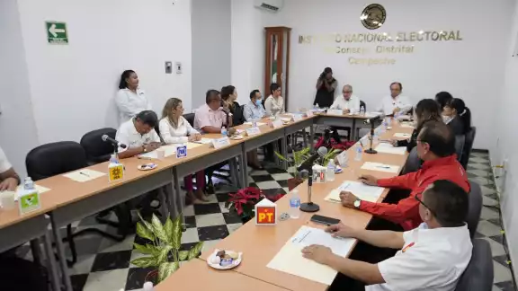 Representantes de partido presentes en sesión del INE Representantes de partido presentes en sesión del INE