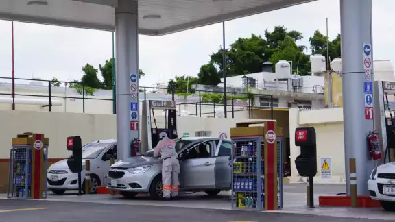 Campeche es caracterizado por ser una estado petrolero, sin embargo, el precio del combustible sigue a la alza Campeche es caracterizado por ser una estado petrolero, sin embargo, el precio del combustible sigue a la alza