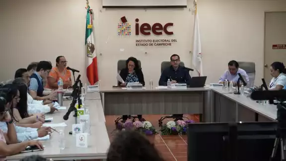 La relación que existe entre los consejeros y la presidenta genera tensión entre los propios partidos