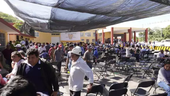 Acusan que personas ajenas al tema emitieron sus votos Acusan que personas ajenas al tema emitieron sus votos