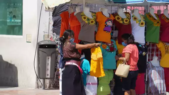 Los contagios por COVID-19 sigue superando los 100 al día