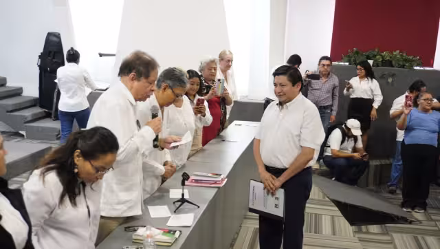 Ambos realizaron la entrega de la documentación correspondiente