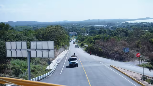 Destinan 1,300 millones para rehabilitar carreteras federales en Campeche