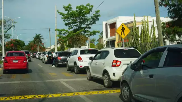 Se estima que la fila es de aproximadamente cinco kilometros