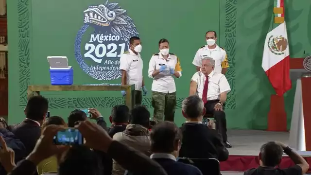 AMLO recibió la segunda dosis del antígeno contra el COVID-19 de la farmacéutica AstraZeneca