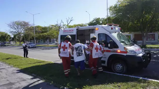 El adulto mayor cruzó confiado el paso peatonal sin esperar la imprudencia del motociclista