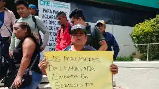 Habitantes de Ukum, Hopelchén, exigen cambio urgente de línea eléctrica tras décadas de abandono   