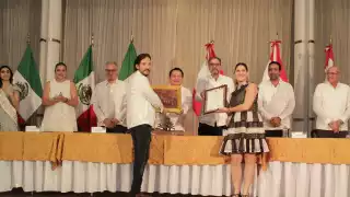 Joaquín Díaz Mena asiste a la entrega de premios del Club Libanés de Mérida