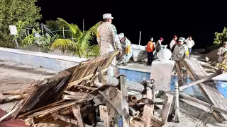 Campeche recupera zona de manglares: Retiran 20 chozas y techumbres; tres estaban habitadas