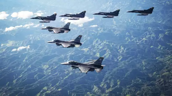 Aviones de combate derriban un nuevo OVNI Aviones de combate derriban un nuevo OVNI