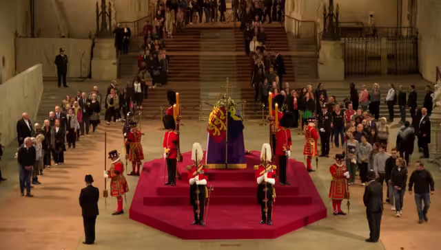 El ataúd de la Reina Isabel II permanecerá expuesto al público hasta el 19 de septiembre, fecha en el que se realizará su funeral de Estado