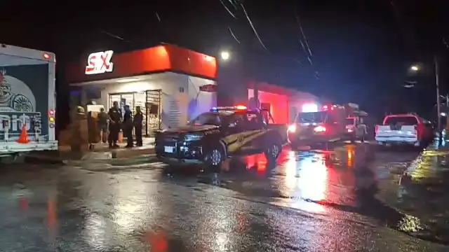 Vendedores y clientes de un Six fueron inmovilizados por un grupo de ladrones en calle 47 con 34
