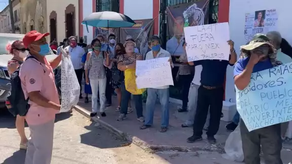 Los inconformes consideran que la senadora representa más de lo mismo Los inconformes consideran que la senadora representa más de lo mismo