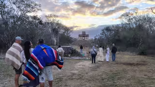 Dios K’iin no se dejó ver en  Dzibilchaltún: cielo nublado  bloquea el Equinoccio de Primavera 2026