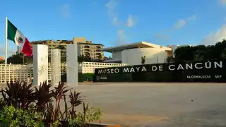 Al visitar el Museo Maya, también se incluye un recorrido a la Zona Arqueológica de San Miguelito