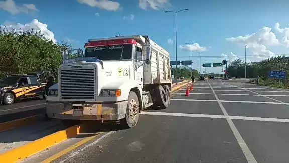 El volquete se dirigía hacia el poblado de Tesoco; por fortuna no hubo lesionados