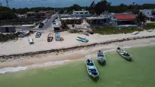 En Chicxulub las embarcaciones están en la orilla de la playa porque carecen de un refugio