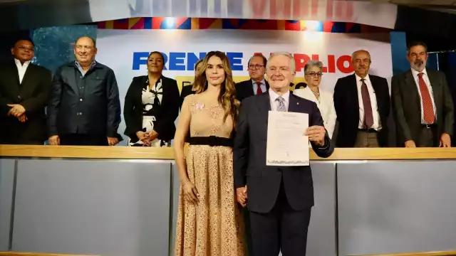 Santiago Creel se registra como aspirante a candidatura presidencial 2024