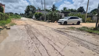 “No hay dónde cruzar”: Lluvias en Champotón convierten calle de Tierra y Libertad en un lodazal