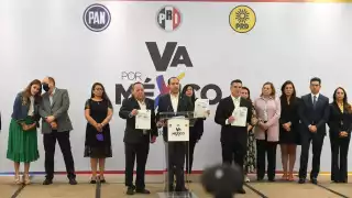 Los grupos parlamentarios de PAN, PRI y PRD no aprobarán ninguna iniciativa de reforma, adición o modificación a la Constitución