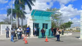 Flex Shuttle cierra en Mérida y enfrenta reclamos de empleados por liquidaciones de apenas 15 mil pesos